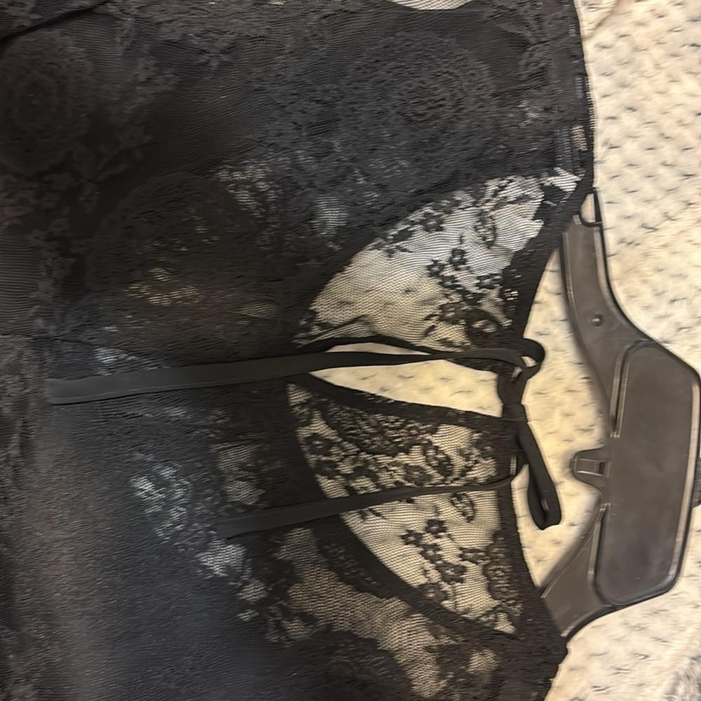 Black lace sleeveless cabi top - Picture 5 of 5